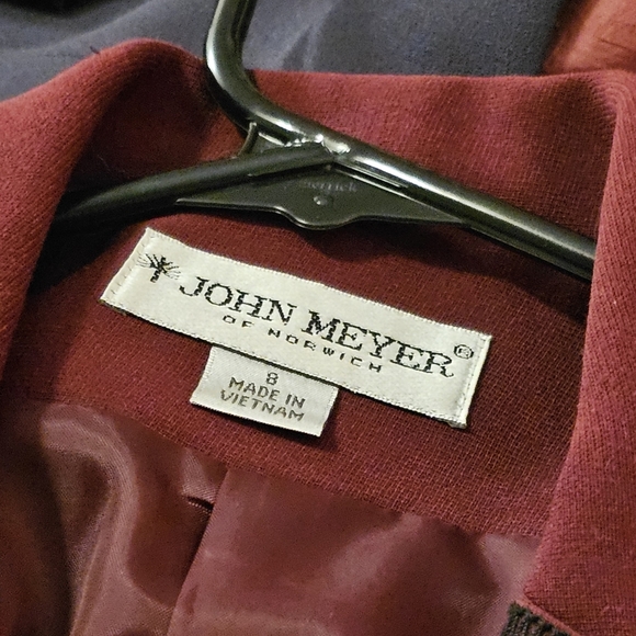 Two-piece vintage designer suit! - Picture 2 of 2